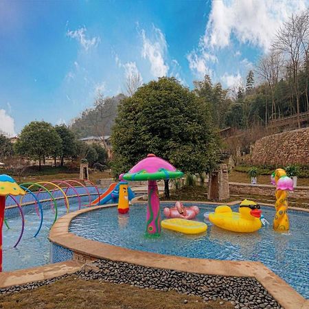 Howard Johnson Huashuiwan Hot Springs Resort Thành Đô Ngoại thất bức ảnh
