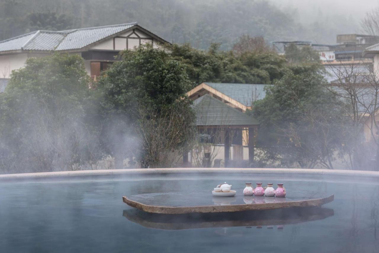 Howard Johnson Huashuiwan Hot Springs Resort Thành Đô Ngoại thất bức ảnh