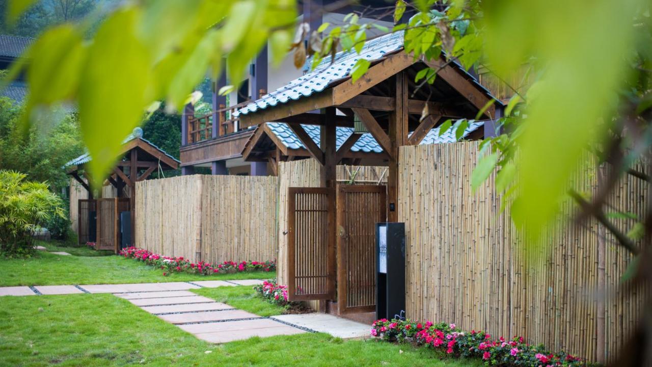 Howard Johnson Huashuiwan Hot Springs Resort Thành Đô Ngoại thất bức ảnh